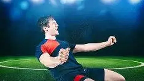 张纪中晒与现任妻子九张亲密照，反驳前妻指责：九载岁月中不断遭受折磨，誓要全力捍卫家庭安宁